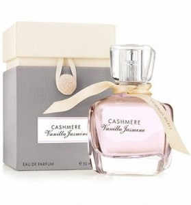 Ноты аромата: ваниль, жасмин, кашемировое дерево. Цветочно-восточные